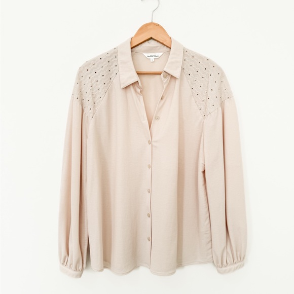 NORTHERN REFLECTIONS Button Up Blouse - Picture 4 of 10